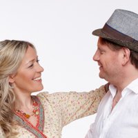 Latvijas mūzikā debitē jauns mīlas duets