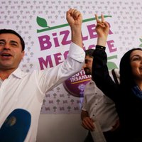 Turcija aiztur kurdu partijas līderus