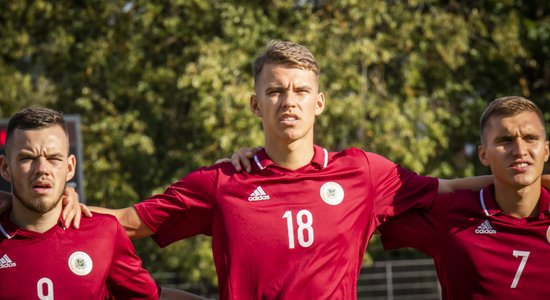 Latvijas U-21 futbolisti pēc cerīga puslaika ciklu noslēdz ar zaudējumu Polijā