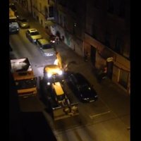 Video: Rīgas centrā naktī ļoti skaļi remontē ielas