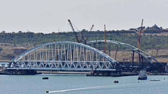 Dzelzceļa tilta būvniecība starp Krimu un Krieviju - 5