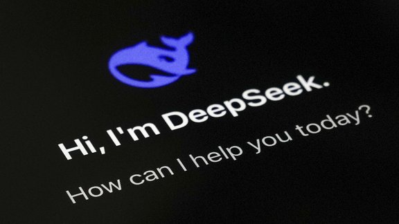 Ķīniešu "DeepSeek" izraisa ASV tehnoloģiju uzņēmumu akciju cenu kritumu