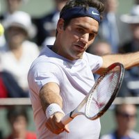 Federers uzveic del Potro, iekļūstot sezonas noslēguma turnīra pusfinālā