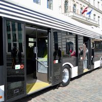 Foto: Dižojas ar 'Solaris' elektroautobusu, ko Rīga nedomā pirkt