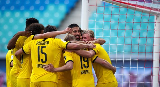 Vācijas bundeslīga: Dortmunde nodrošina vicečempiones statusu; Menhengladbaha atgriežas Čempionu līgas zonā