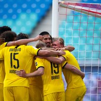 Vācijas bundeslīga: Dortmunde nodrošina vicečempiones statusu; Menhengladbaha atgriežas Čempionu līgas zonā