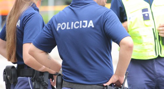 Policija līdz darbu pabeigšanai turpinās uzraudzības darbus pie demontētā pieminekļa Pārdaugavā