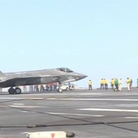 Video: ASV jaunais F-35C iznīcinātājs pirmo reizi nosēžas uz aviācijas bāzes kuģa