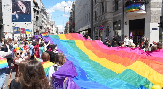 В Риге после шествия Baltic Pride сотрудники полиции задержали несовершеннолетнего