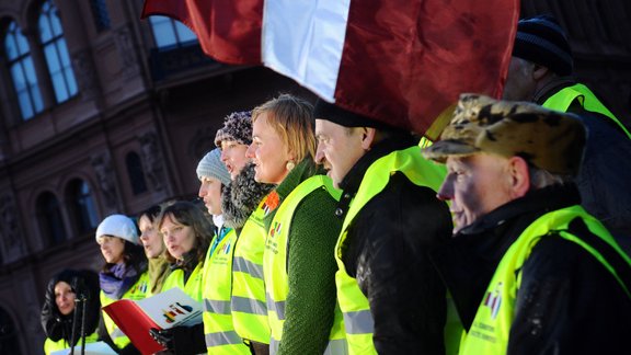 "Baltijas ceļa" ugunskuri Doma laukumā - 22