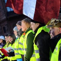 Zemnieku protesta akcija Briselē sāksies trešdien; ES ierēdņiem dalīs piena pudeles