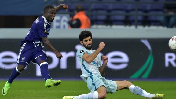 Anderlecht Frank Acheampong shoots goal to Zenit