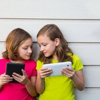 4 правила, которые помогут оторвать ребенка от планшета