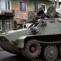 Kijeva: Krievija uz Ukrainu nosūtījusi jaunas karavīru vienības un tankus