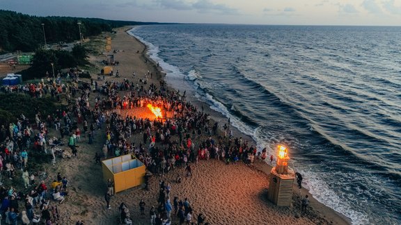 Senās uguns nakts ugunskuri Saulkrastos