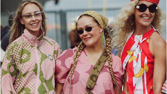 Didrihsonu rīkotais "Elyndi Fest" pulcē simtiem atbalstītāju. Meklē sevi  rozā modes festivāla fotogrāfijās!