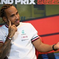 Oficiāli: Hamiltons pametīs 'Mercedes' un pāries uz 'Ferrari'