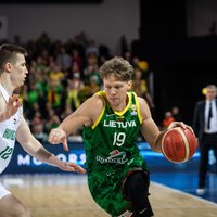Lietuvas basketbolisti tiek pie pārliecinošas uzvaras PK atlases mačā