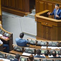 Ukrainas parlaments neļauj valdībai demisionēt