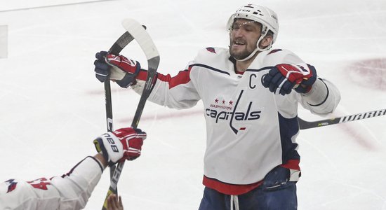 НХЛ: Малкин забросил десятую шайбу в сезоне, у Овечкина — гол и новое достижение
