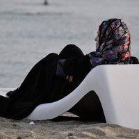 Телеведущая в хиджабе предупредила о начале "сезона охоты на мусульман"