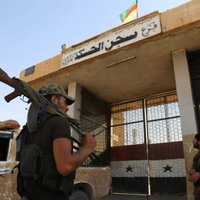 Arābu un kurdu alianse netālu no Rakas ieņēmusi džihādistu kontrolētu lidlauku