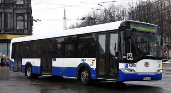 'Rīgas satiksme' gatavojas pirkt jaunus autobusus; sākotnēji pētīs tirgu