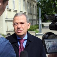 Лембергс призвал премьера наконец уволить Спруджса