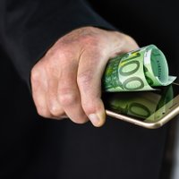 Latvijas četru lielāko banku klientiem šogad izkrāpti 10,8 miljoni eiro