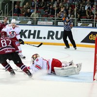 Rīgas 'Dinamo' sezonas pēdējo izbraukumu turpina ar zaudējumu Jekaterinburgā