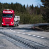 В Швеции появилась уникальная дорога: электромобили заряжаются на ходу
