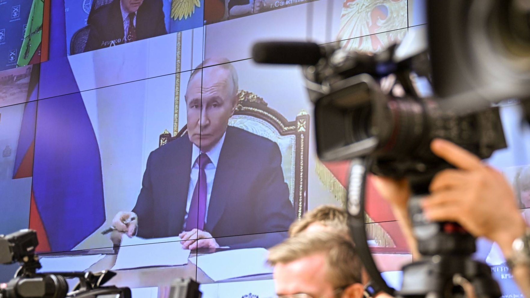 Europe Plans to Involve Putin in Talks Amid Russian Losses, Bloomberg Reports