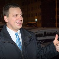 Igaunijas nepilsoņiem ir jāsaņem pilsonība, uzskata premjers Ratass