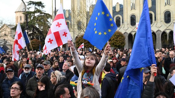 Tbilisi protestē pret "ārvalstu aģentu" likumu