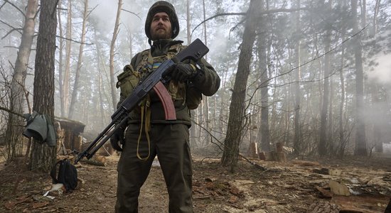 Situācija austrumu frontē krasi saasinājusies, uzsver Ukrainas armijas virspavēlnieks Sirskis