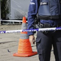 Uzbrucējs Briselē sadūris divus policistus