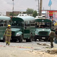 Divos sprādzienos Kabulā nogalināti 27 policisti