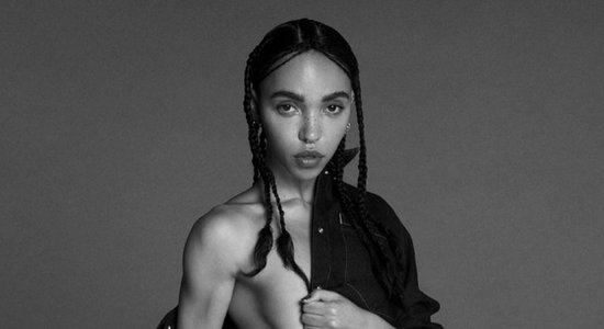 "Стереотипный секс-объект". В Британии запретили рекламу Calvin Klein с певицей FKA twigs; она назвала это "двойными стандартами"