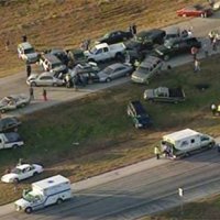 Vērienīga avārijā Teksasā: sadursmē iesaistīti desmitiem auto