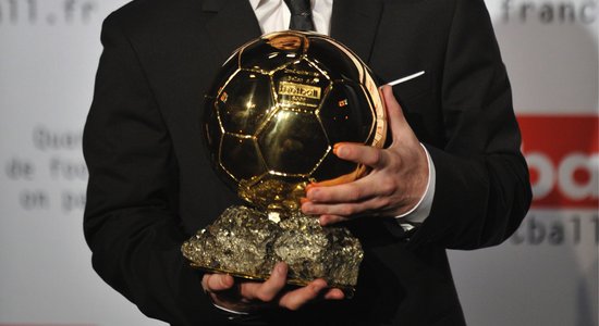 Uz gada labākā futbolista balvu atkal pretendē Mesi, Ronaldu, Ibrahimovičs un Neimars