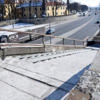 Rīgas dome sāk Vanšu tilta kāpņu atjaunotāja meklējumus