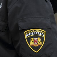 Aizdomās par korupciju KNAB aizturēto Rīgas pašvaldības policistu Truli atstādinās