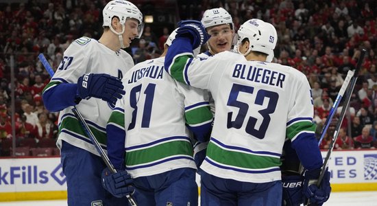 Lielisks spēles sākums nodrošina Bļugeram un NHL līderei 'Canucks' kārtējo uzvaru