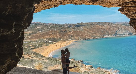 Cilvēki tur no laimes svilpo: Mārtiņa un Elisteres ceļojums uz Maltu