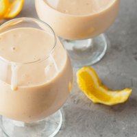 Saldais jogurta kokteilis ar apelsīniem