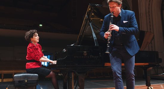 Klarnetists Kuzma un pianiste Egliņa prezentēs kopīgi izdoto sonāšu albumu