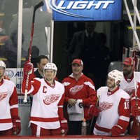 'Red Wings' atkārto NHL garāko mājas spēļu uzvaru sēriju