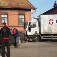 ФОТО: Тройная авария в Даугавпилсе - женщина доставлена в больницу