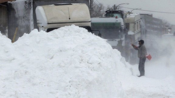 Intensīva snigšana paralizē satiksmi Bulgārijā un Rumānijā - 2