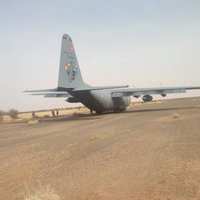 Sudānā apšaudīta Turcijas evakuācijas lidmašīna